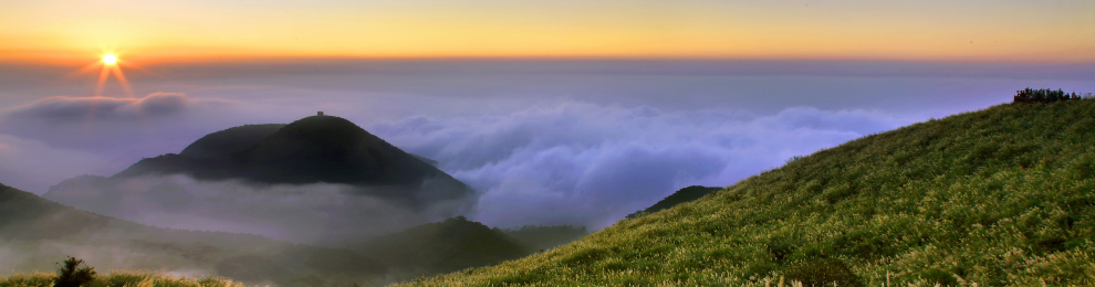 高山雲海景觀照片。